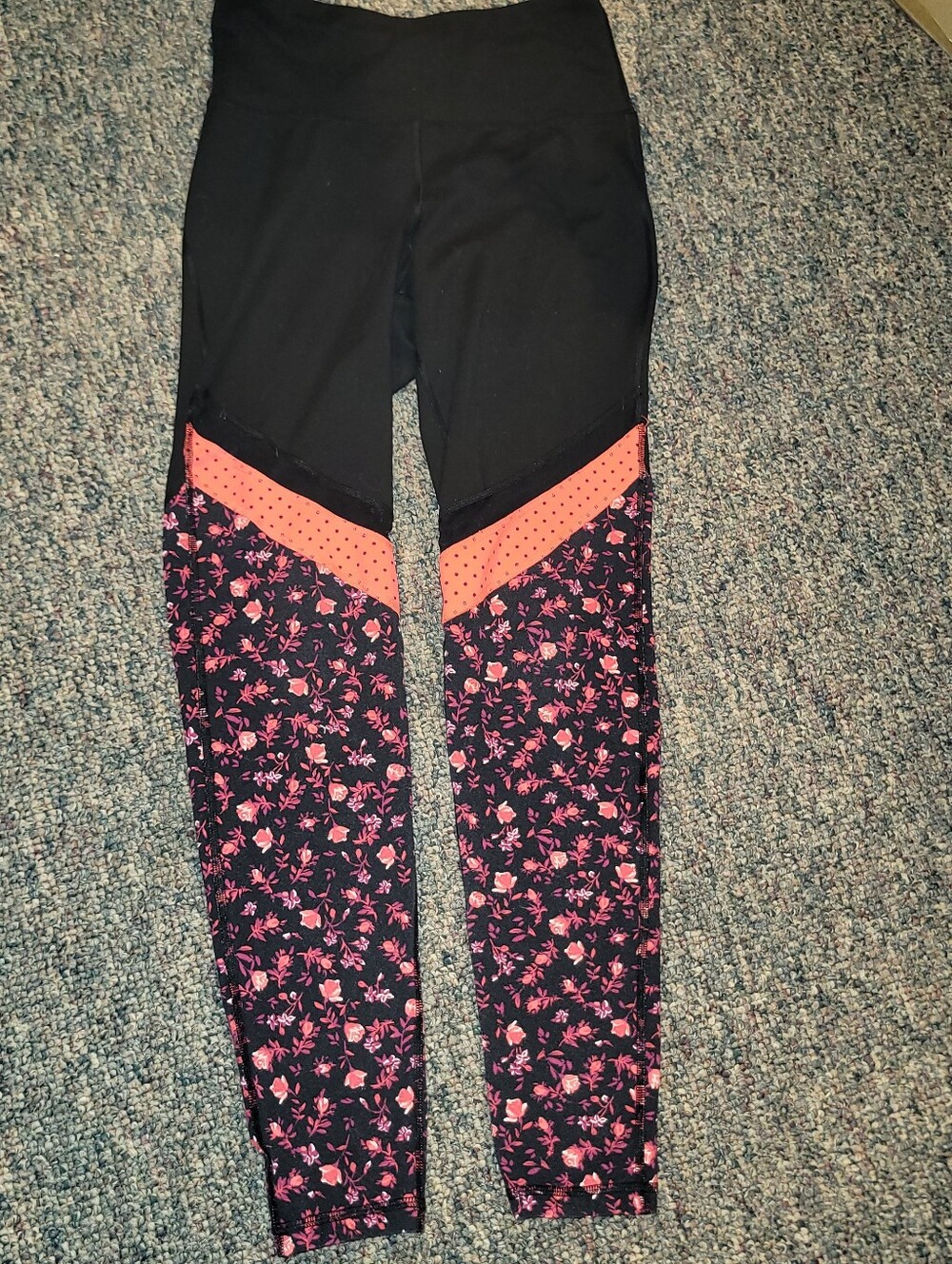 🔥5/$20 Old Navy Black Leggings with Pink Floral & Coral Chevron Panels